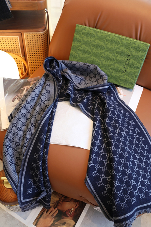 グッチコピー ゴールド糸で編んだGGウールスカーフ