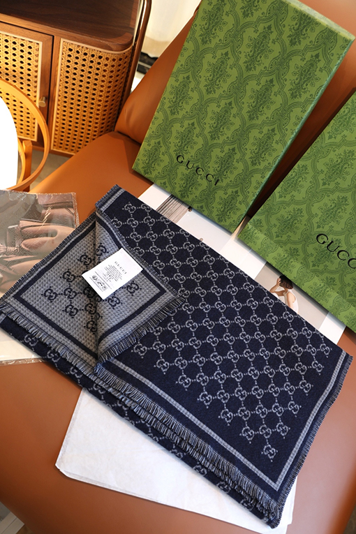 グッチコピー ゴールド糸で編んだGGウールスカーフ