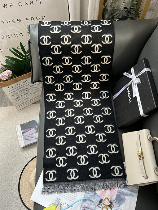 シャネルスーパーコピー デパートのベストセラー商品の両面スカーフ