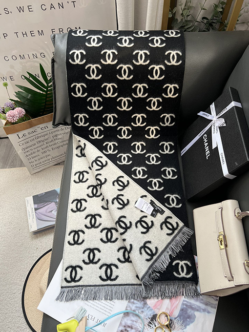 シャネルスーパーコピー デパートのベストセラー商品の両面スカーフ