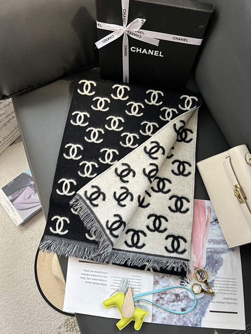 シャネルスーパーコピー デパートのベストセラー商品の両面スカーフ