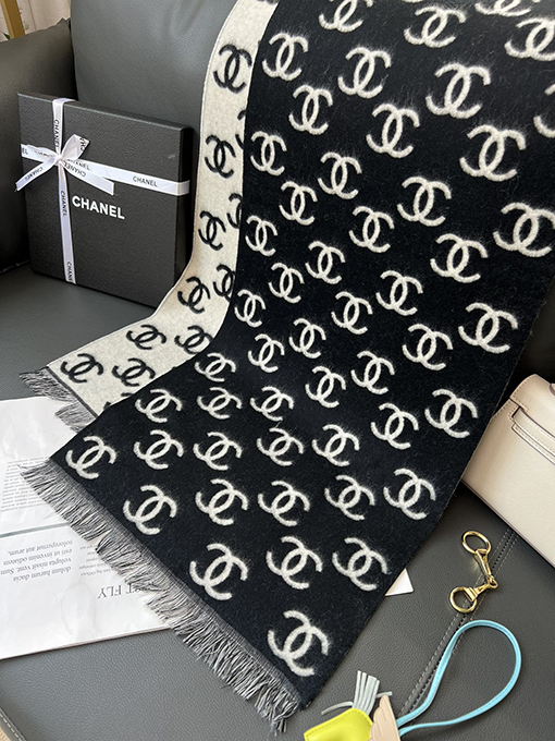 シャネルスーパーコピー デパートのベストセラー商品の両面スカーフ