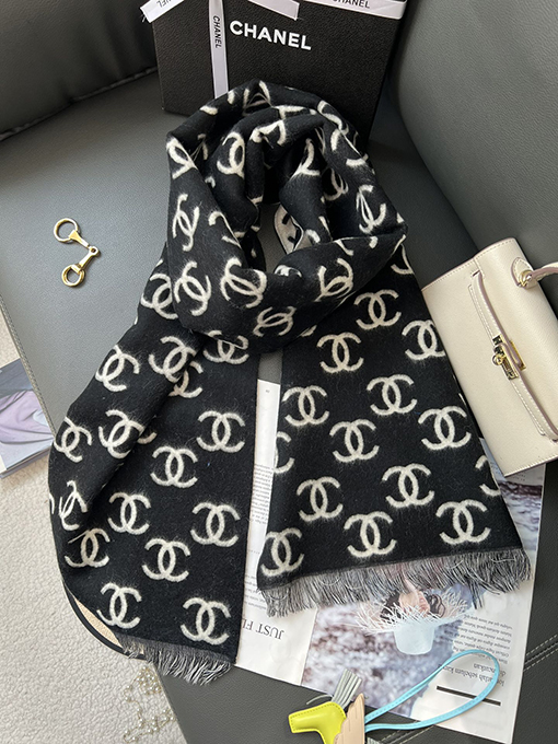 シャネルスーパーコピー デパートのベストセラー商品の両面スカーフ