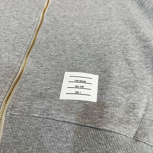 トムブラウン 4本のストライプとドローストリングが付いたダブルジッパーのフード付きジャケット