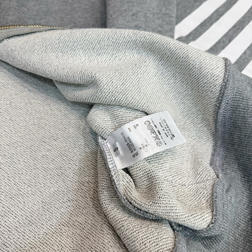 トムブラウン 4本のストライプとドローストリングが付いたダブルジッパーのフード付きジャケット