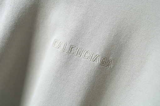 バレンシアガコピー Balenciaga クラシックな文字の刺繍ロゴパーカー
