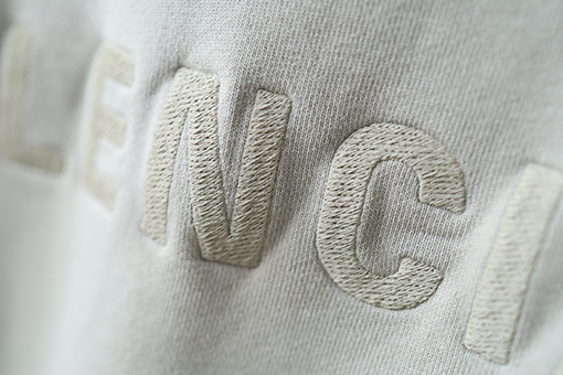 バレンシアガコピー Balenciaga クラシックな文字の刺繍ロゴパーカー