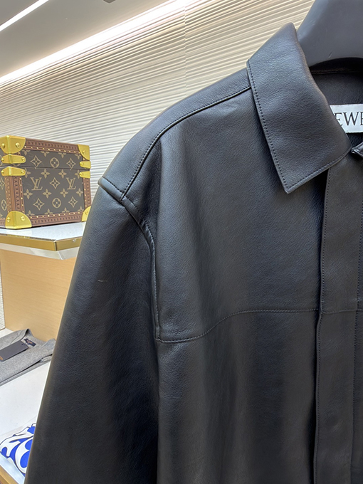 ロエベ ポケットジッパー付きレザージャケット