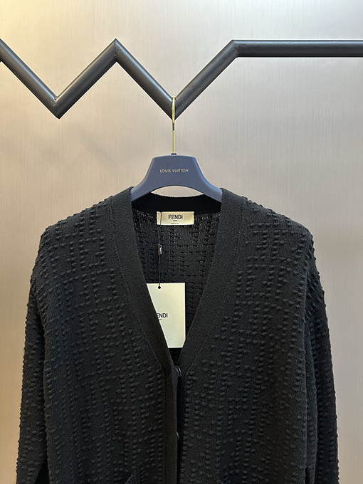 フェンディ バレーウェーブ ジャカード Vネック カーディガンセーター