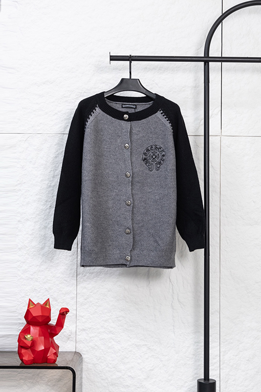 クロムハーツ サンスクリット語の馬蹄十字架の刺繍入りラグランスリーブカーディガンセーター