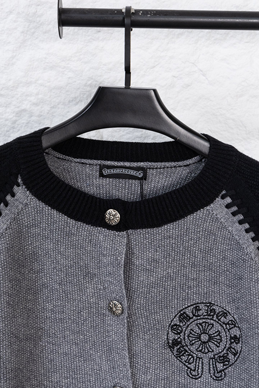 クロムハーツ サンスクリット語の馬蹄十字架の刺繍入りラグランスリーブカーディガンセーター