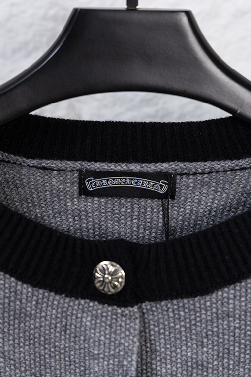 クロムハーツ サンスクリット語の馬蹄十字架の刺繍入りラグランスリーブカーディガンセーター