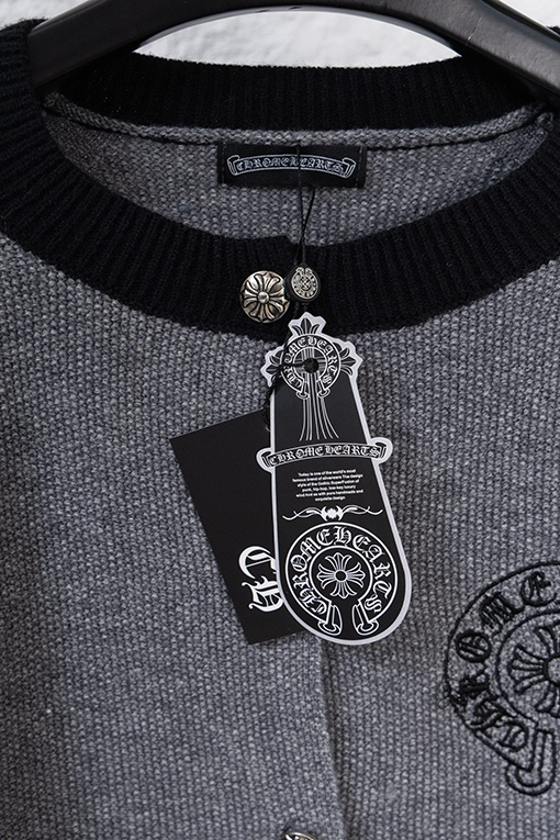 クロムハーツ サンスクリット語の馬蹄十字架の刺繍入りラグランスリーブカーディガンセーター