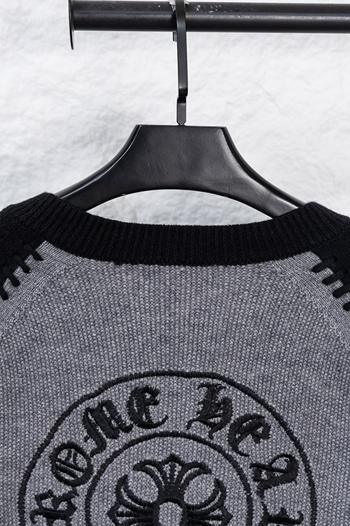 クロムハーツ サンスクリット語の馬蹄十字架の刺繍入りラグランスリーブカーディガンセーター