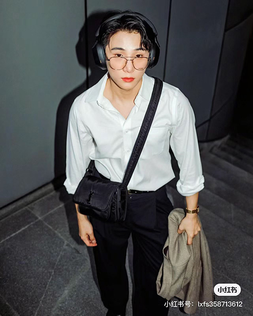 サンローラン NIKI 小さなナイロンメッセンジャーバッグ