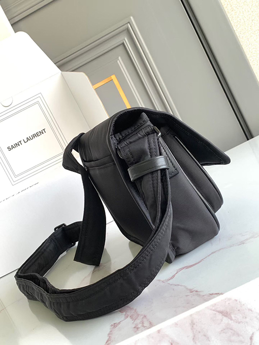 サンローラン NIKI 小さなナイロンメッセンジャーバッグ