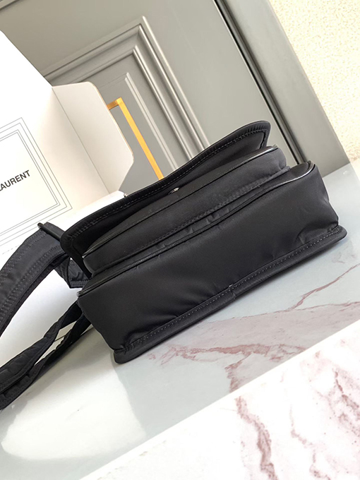 サンローラン NIKI 小さなナイロンメッセンジャーバッグ