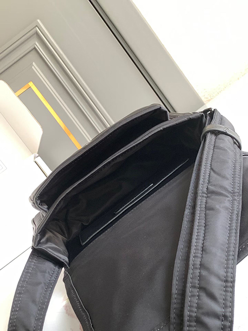 サンローラン NIKI 小さなナイロンメッセンジャーバッグ