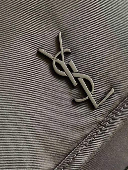 サンローラン NIKI 小さなナイロンメッセンジャーバッグ