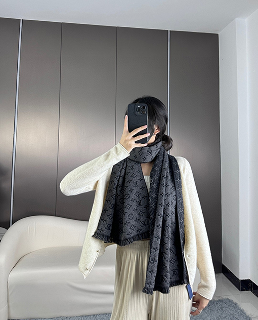 ルイヴィトン クラシックなメンズカシミアスカーフ