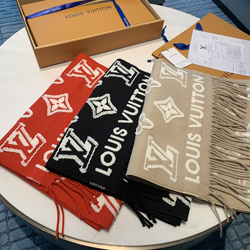 ルイヴィトンコピー 新モデル3Dステレオ Monogram カットアウトスカーフ