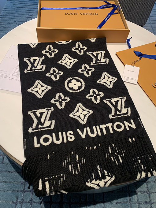 ルイヴィトンコピー 新モデル3Dステレオ Monogram カットアウトスカーフ
