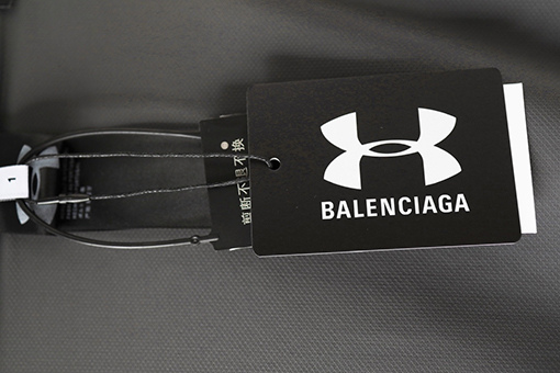 バレンシアガ Balenciaga に重ねできる3Dカットのフェイクスリーピースベスト長袖シャツ