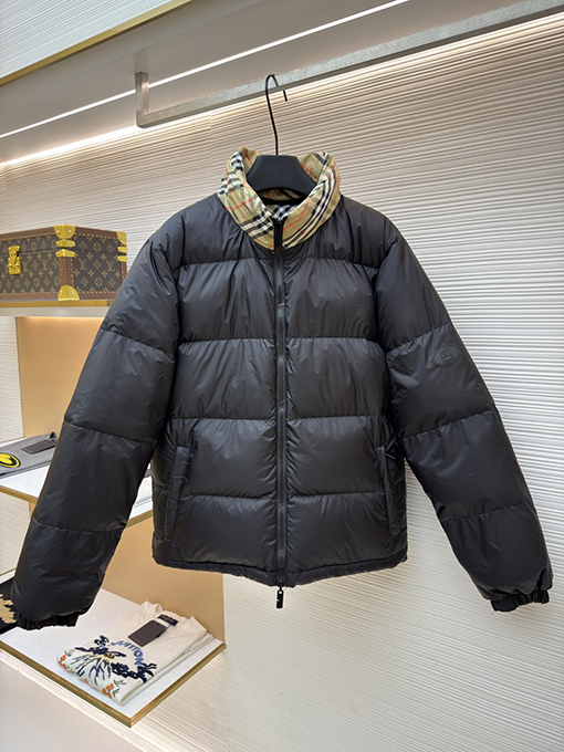 バーバリー Snowdon リバーシブルチェック柄ダウンジャケット