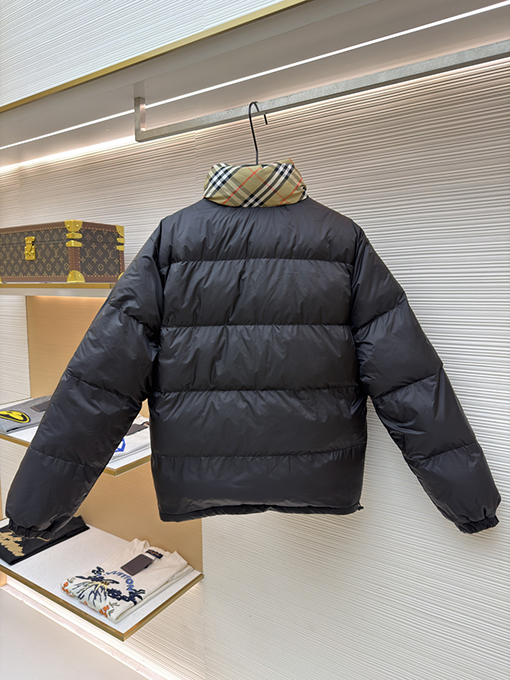 バーバリー Snowdon リバーシブルチェック柄ダウンジャケット