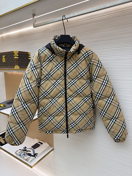 バーバリー Snowdon リバーシブルチェック柄ダウンジャケット