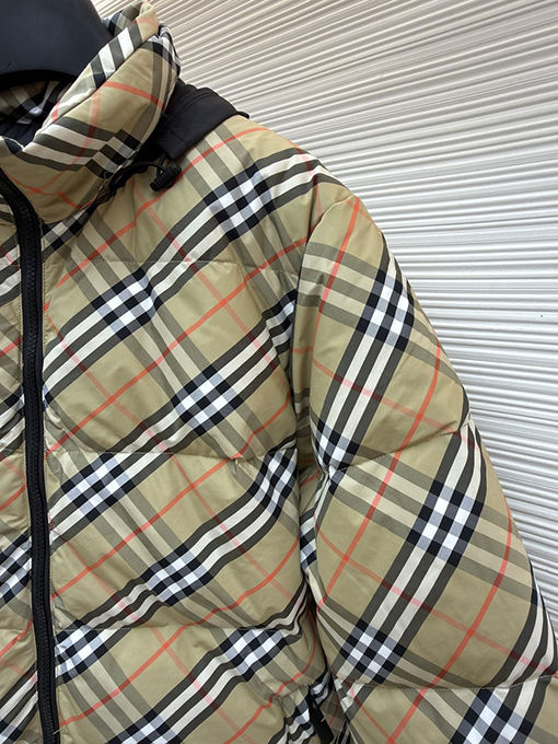 バーバリー Snowdon リバーシブルチェック柄ダウンジャケット