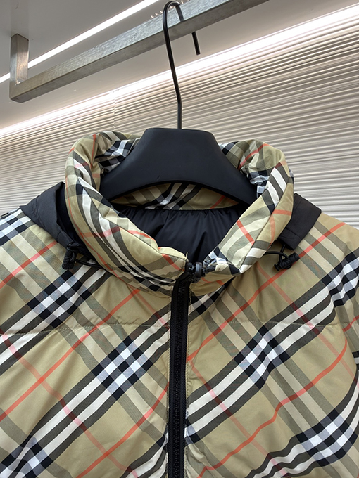 バーバリー Snowdon リバーシブルチェック柄ダウンジャケット