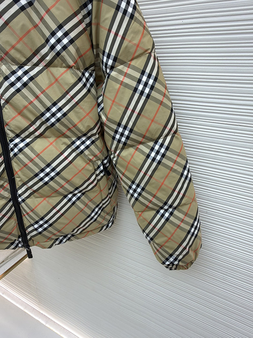 バーバリー Snowdon リバーシブルチェック柄ダウンジャケット