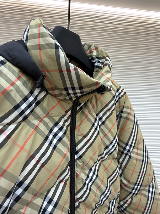 バーバリー Snowdon リバーシブルチェック柄ダウンジャケット