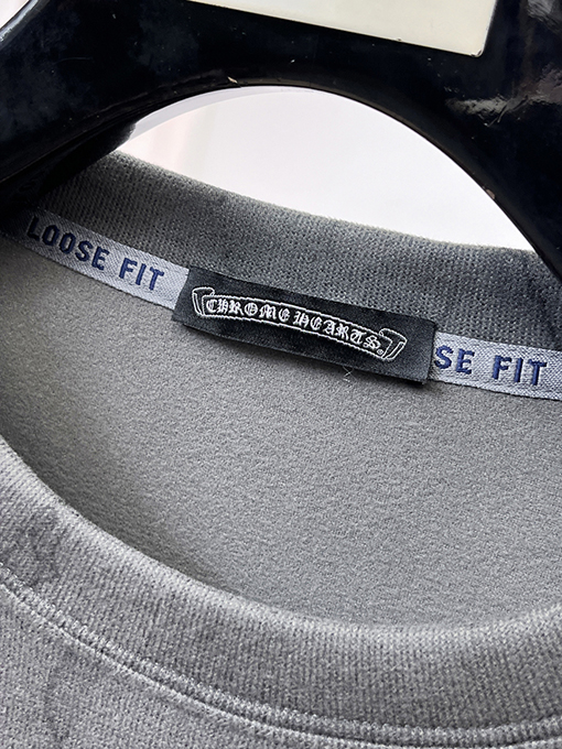 クロムハーツスーパーコピー フロントグラフィックウェビングとロゴデザインのスウェットシャツ