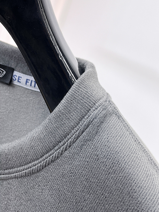 クロムハーツスーパーコピー フロントグラフィックウェビングとロゴデザインのスウェットシャツ