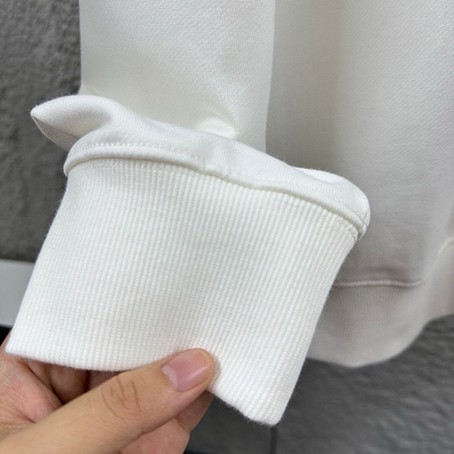 アミ クラシックハートフロックスウェットシャツ