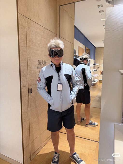 ルイヴィトンスーパーコピー バッジロゴリバーシブルタートルネックジャケット