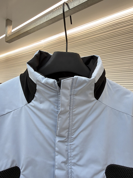 ルイヴィトンスーパーコピー バッジロゴリバーシブルタートルネックジャケット