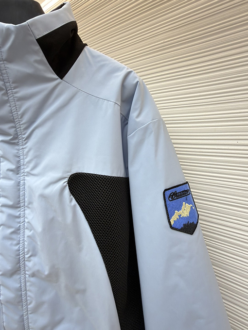 ルイヴィトンスーパーコピー バッジロゴリバーシブルタートルネックジャケット