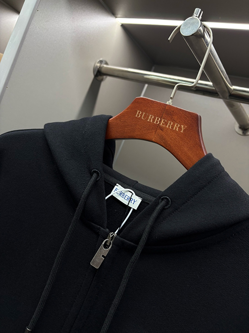 バーバリーコピー チェック柄の筆記ロゴをあしらったコットンジップアップパーカー