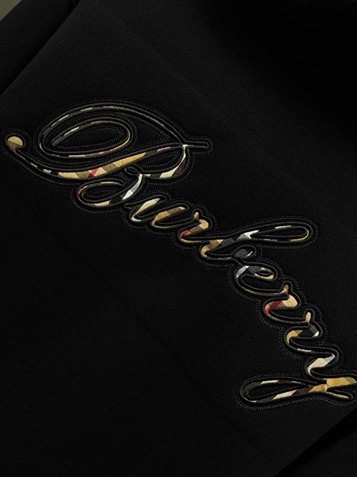 バーバリーコピー チェック柄の筆記ロゴをあしらったコットンジップアップパーカー