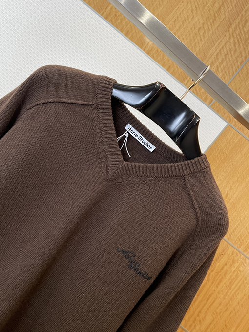 アクネストゥディオズコピー Acne Studios シグネチャー刺繍入りVネックニットセーター