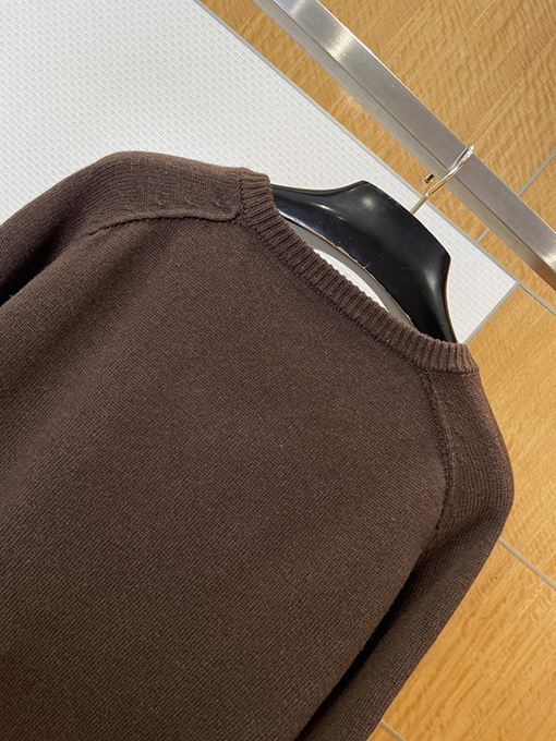 アクネストゥディオズコピー Acne Studios シグネチャー刺繍入りVネックニットセーター