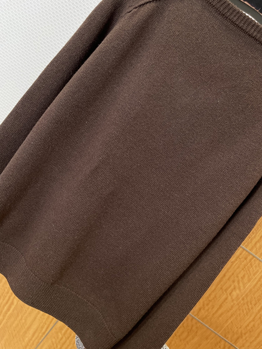 アクネストゥディオズコピー Acne Studios シグネチャー刺繍入りVネックニットセーター