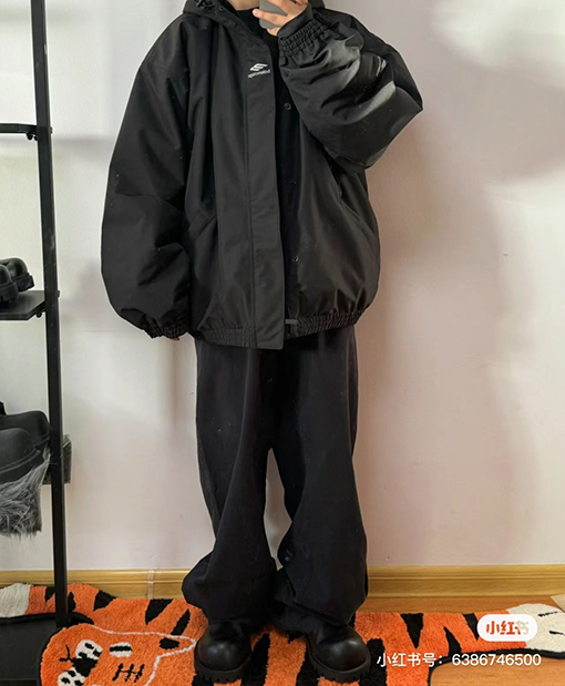 バレンシアガ BALENCIAGA ダークな柄のフード付きジャケット