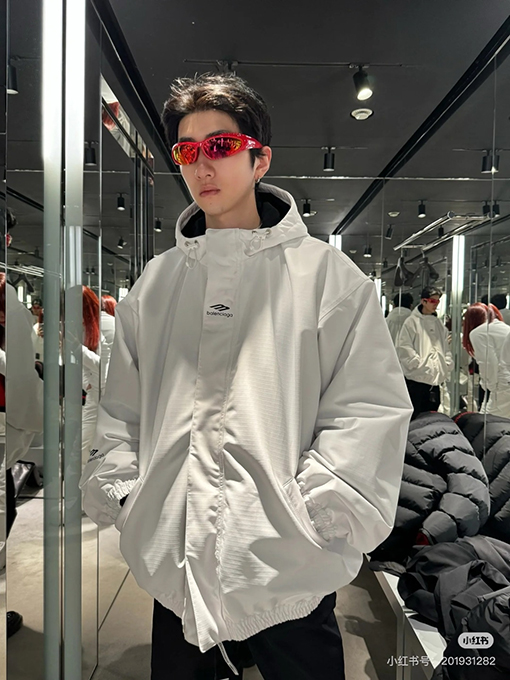 バレンシアガ BALENCIAGA ダークな柄のフード付きジャケット