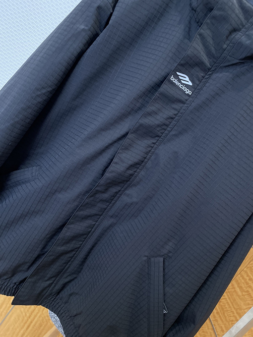 バレンシアガ BALENCIAGA ダークな柄のフード付きジャケット