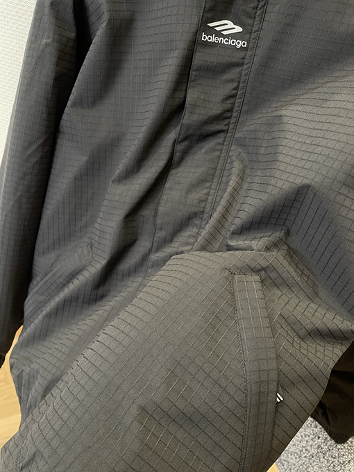 バレンシアガ BALENCIAGA ダークな柄のフード付きジャケット