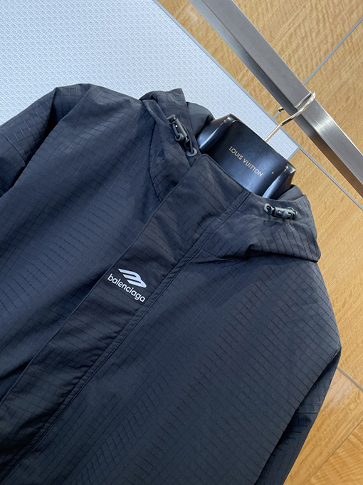 バレンシアガ BALENCIAGA ダークな柄のフード付きジャケット